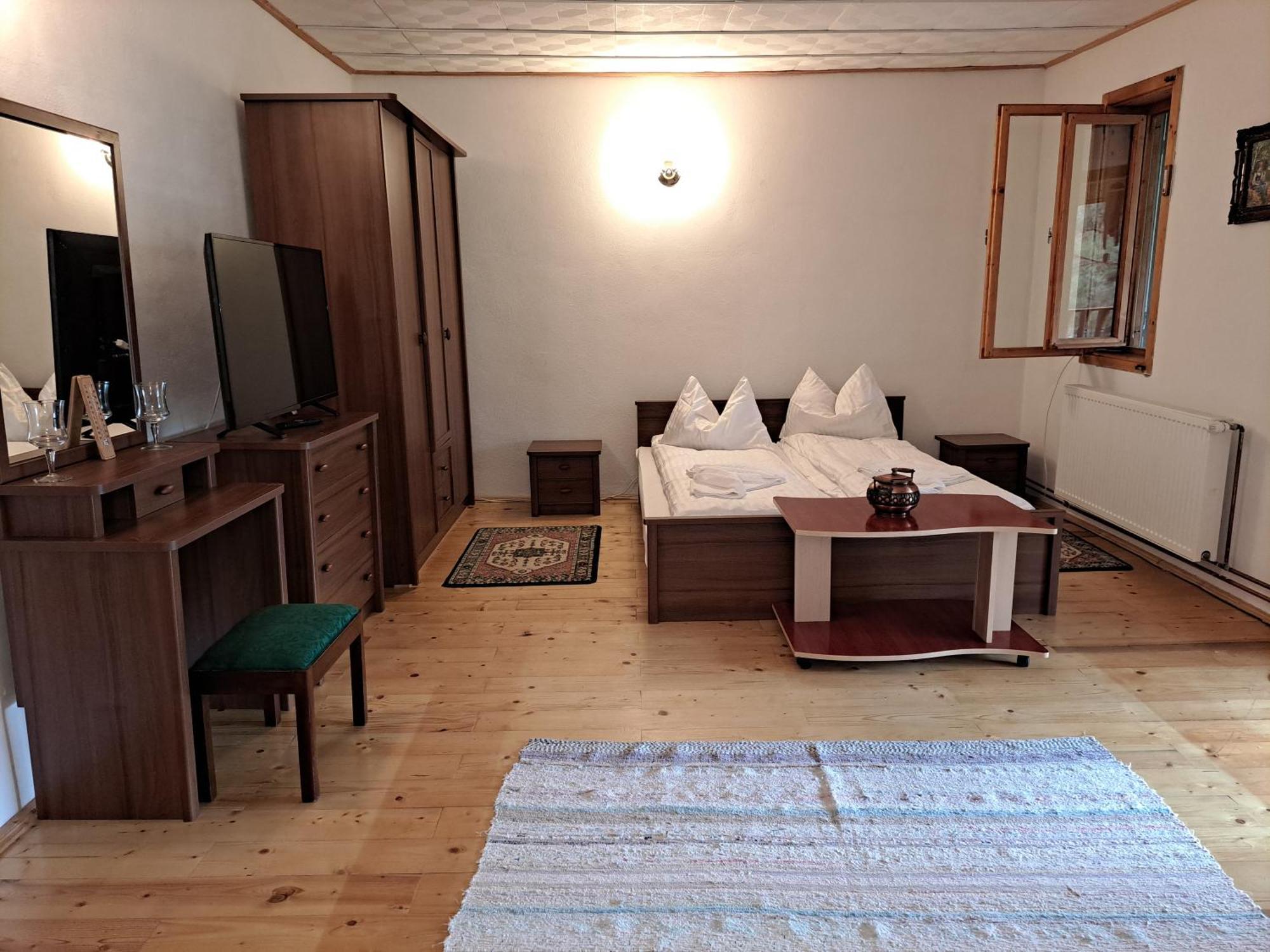Casa Dintre Meri Пояна-Мерулуй Екстер'єр фото